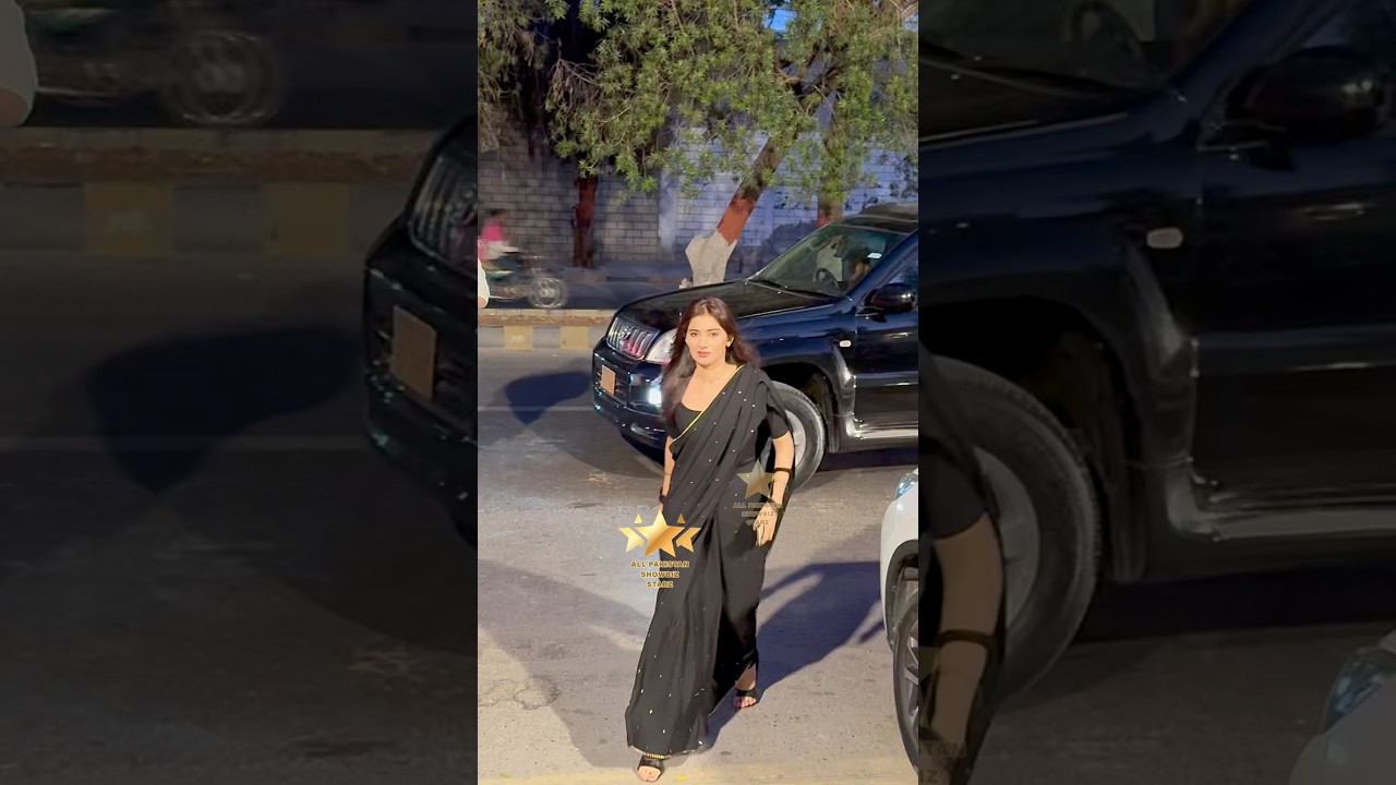 #michellemumtaz arrived at #MonkeyBussiness theatre by #yasirhussain #allpakshowbizstarz #foru
