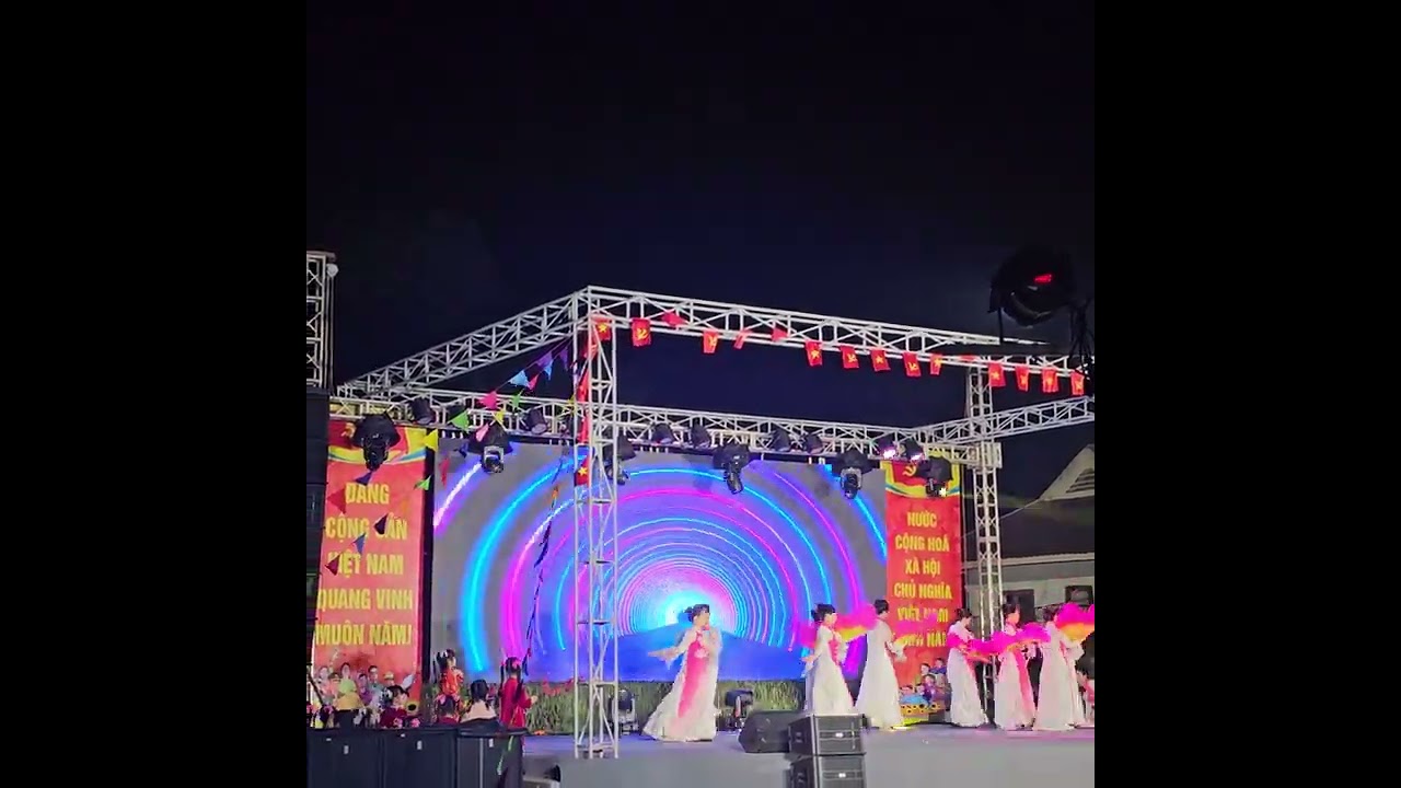 Múa Như hoa mùa xuân - Cô trò trường MN Yên Bài B