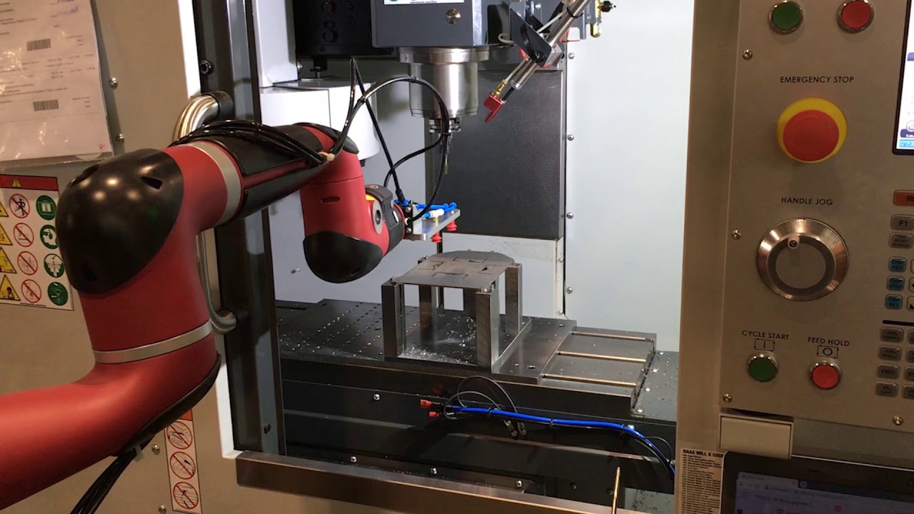 Vollautomatische Blechbearbeitung: Kollaborativer Roboter mit Fraeszentrum