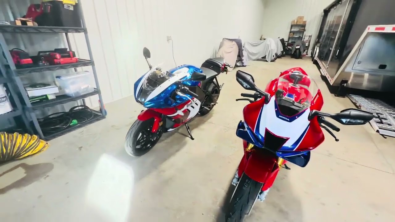 2 Amazing Sport bikes. Both in their own ways #buell #hammerhead #fireblade #hrc #sportbikes #honda 