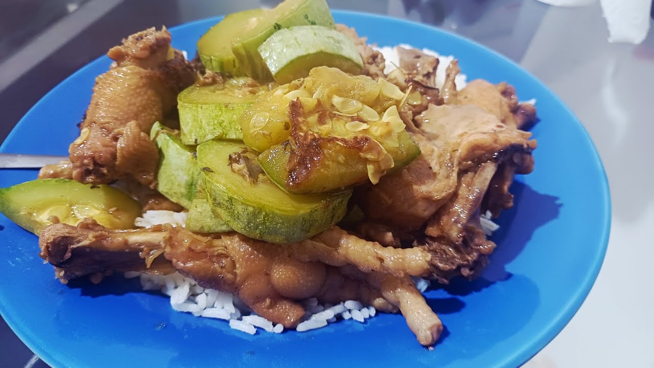 ALMOCANDO FRANGO COM ABOBRILHA REFOGADO COM ARROZ 🍛 (DEIXE NOS COMENTÁRIOS  EU QUERO )