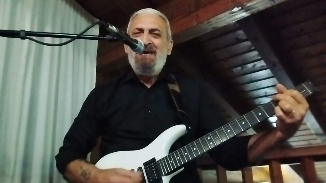 E M'innamorerai ( Gino Paoli ) simulazioni chitarra acustica ed elettrica ( line6 Helix Floor )