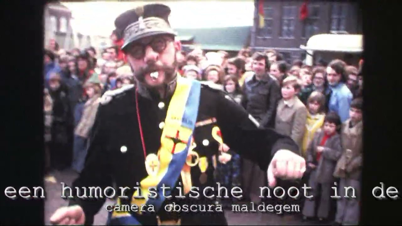 6909 Begin de jaren 1970 bracht Pol den Artiest de humoristische toets in de carnavalstoet./LF26