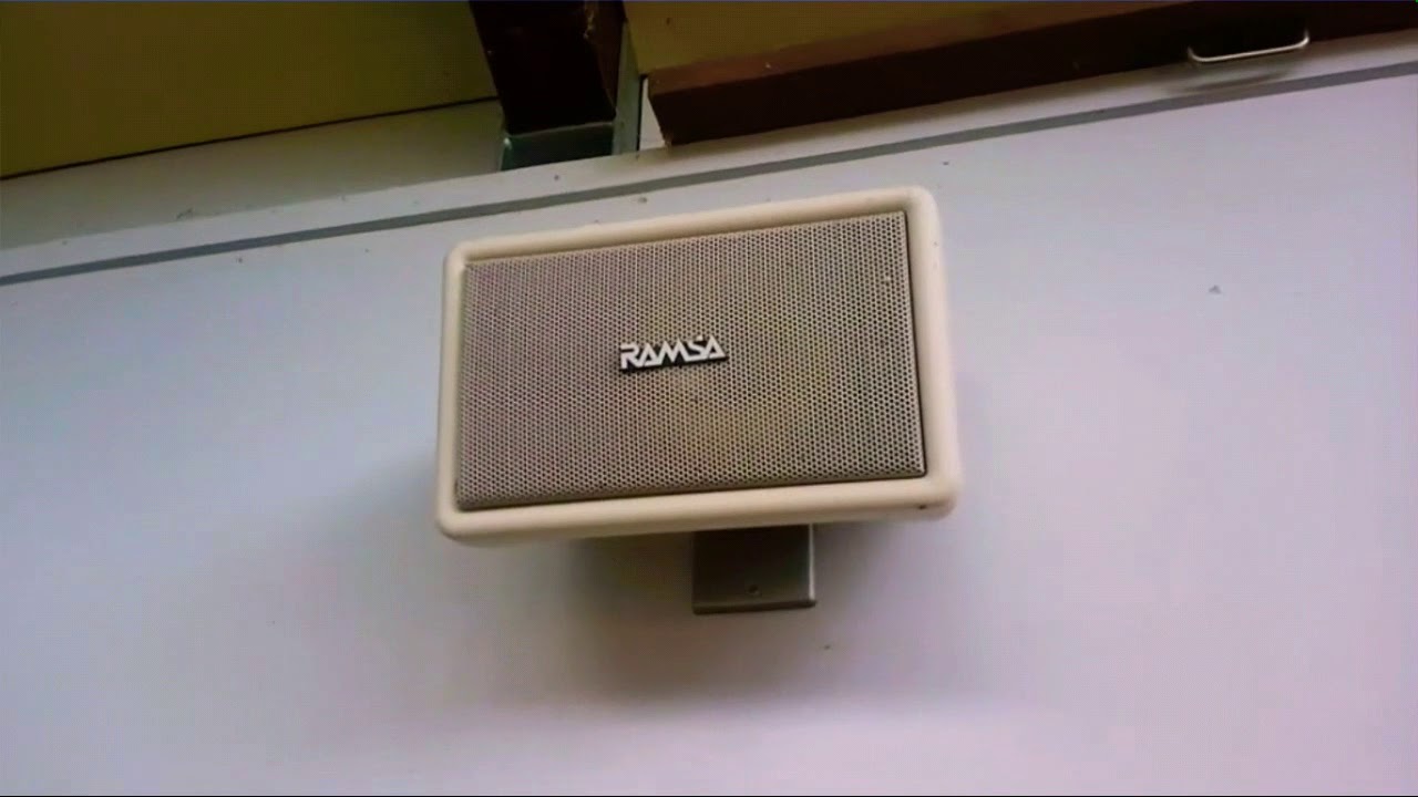 公衆トイレにあったスピーカー 【恋は水色】