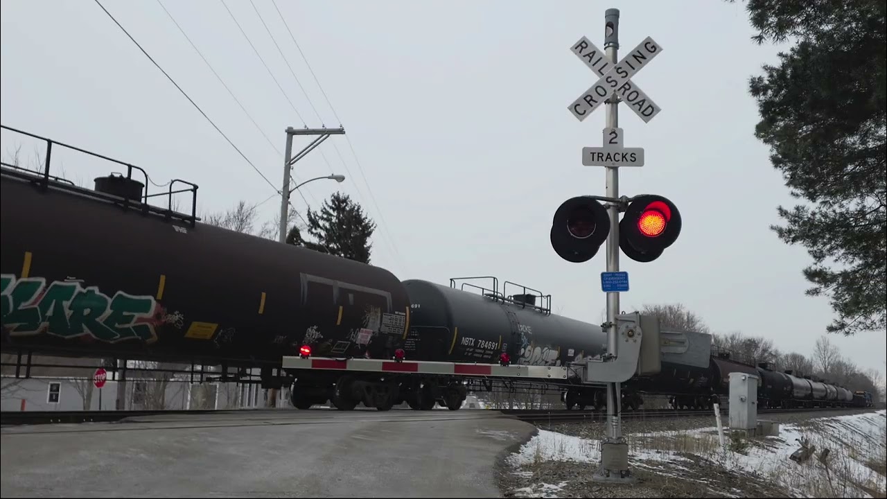 W&LE 7006 Leads Local w/ OLS 50th Anniversary East | Washington St. Grade Crossing #1, Crestline, OH