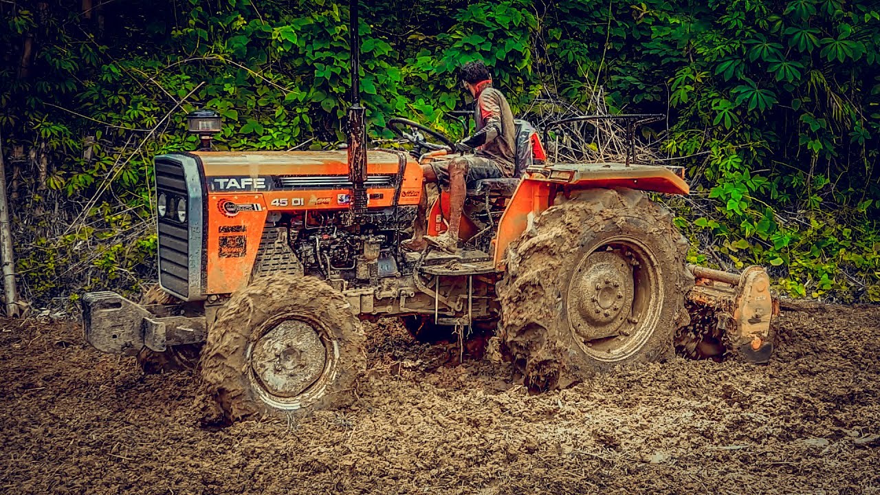 Kubota L4508 and Tafe 45 Di Dyna Trac Tractor in feald #tractor #farming