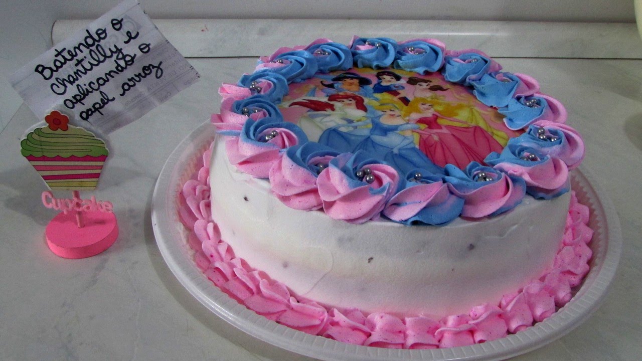 Chantilly no ponto certo, aplicação de papel arroz e rosas bicolor