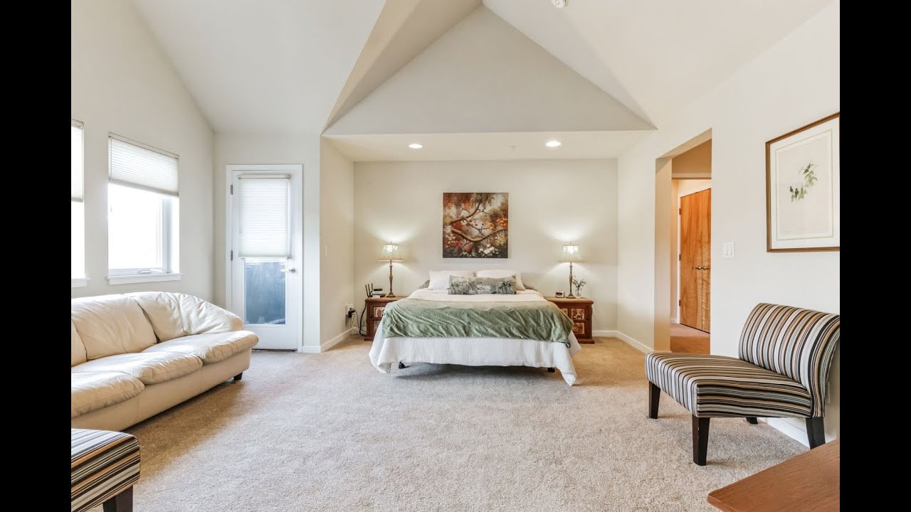 Longmont Furnished Corner Loft - Corporate Housing Rental