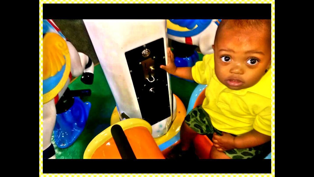 Merry Go Round Fun At CHUCK E CHEESE !!