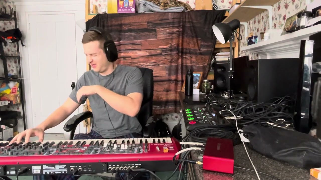 Making and Jamming on a Soulful Live Loop