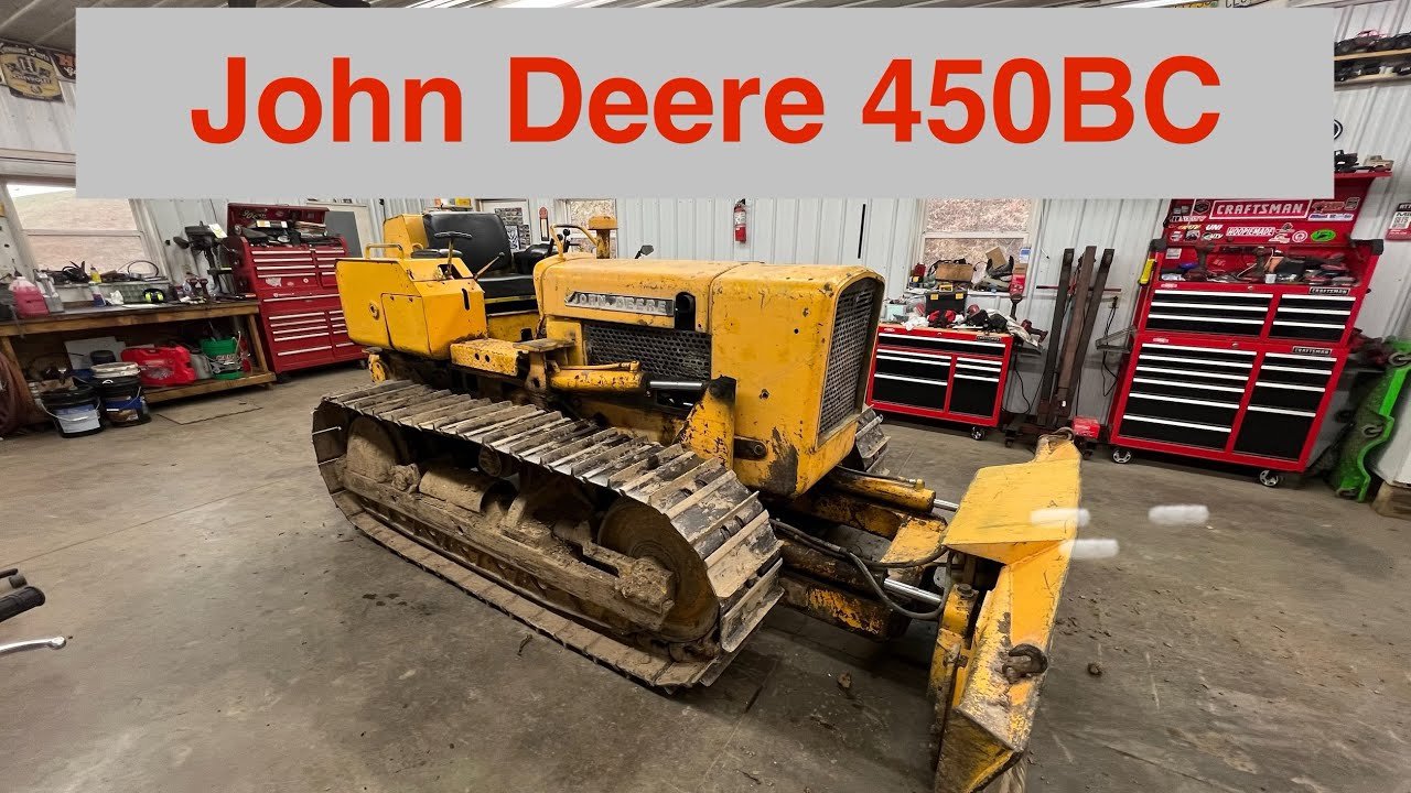 Бульдозер John Deere 450 прошел необходимое техническое обслуживание.