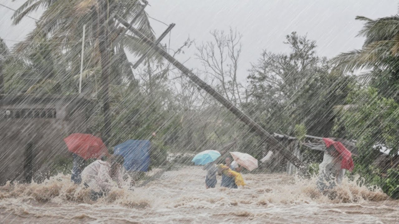 Asia Floods Today! Giant Flood Waves Submerged Homes and Roads, Causing Chaos in Villages