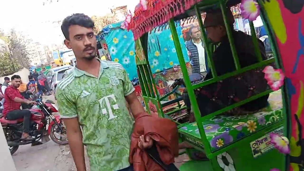 যানজটের মধ্যে গাড়ি থেকে চুরি