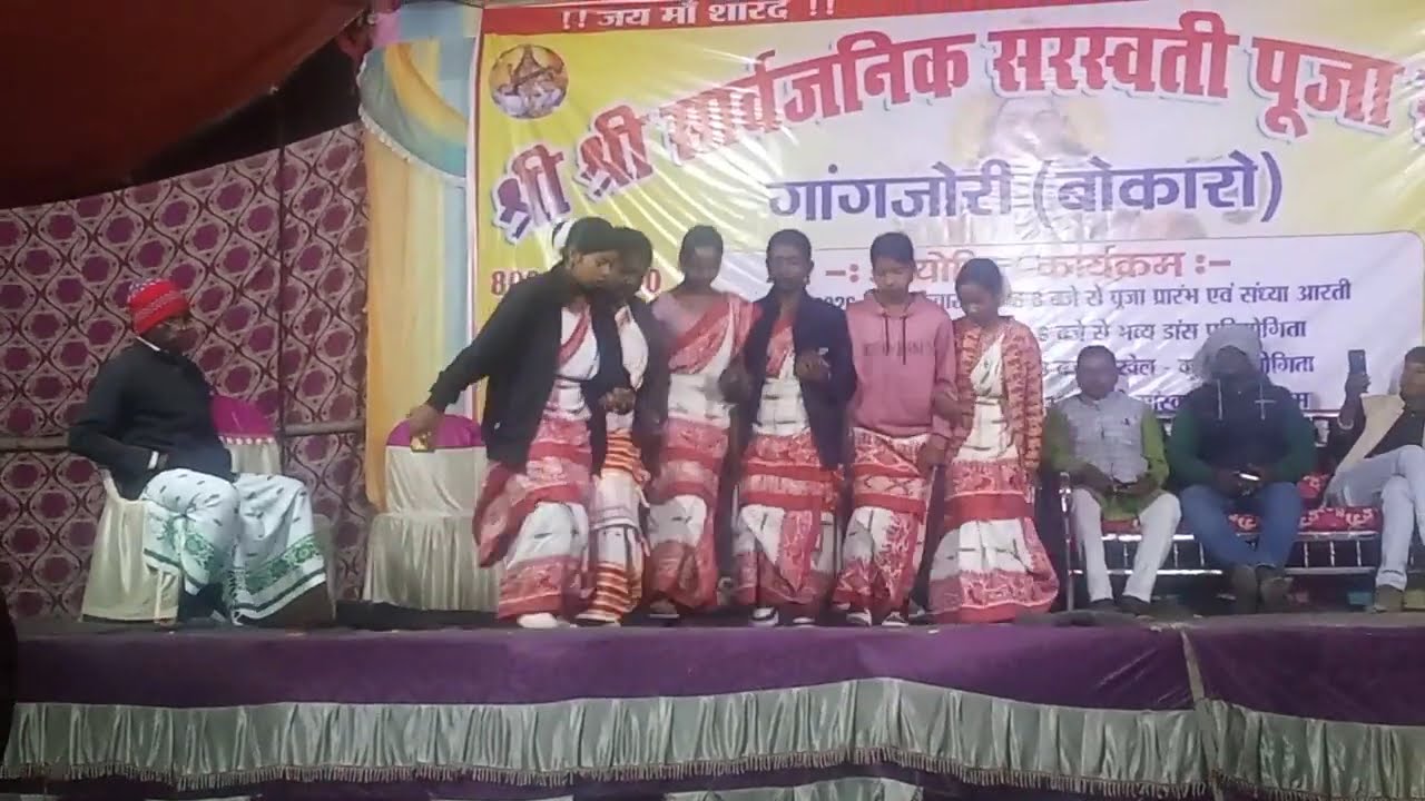 श्री श्री सार्वजनिक सरस्वती पूजा की शुभ अवसर पर आयोजित कार्यक्रम में लड़कियों ने सुंदर सा डांस किया 