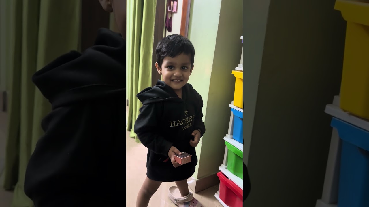 Kya aapka baby bhi apka makeup khata h ? 