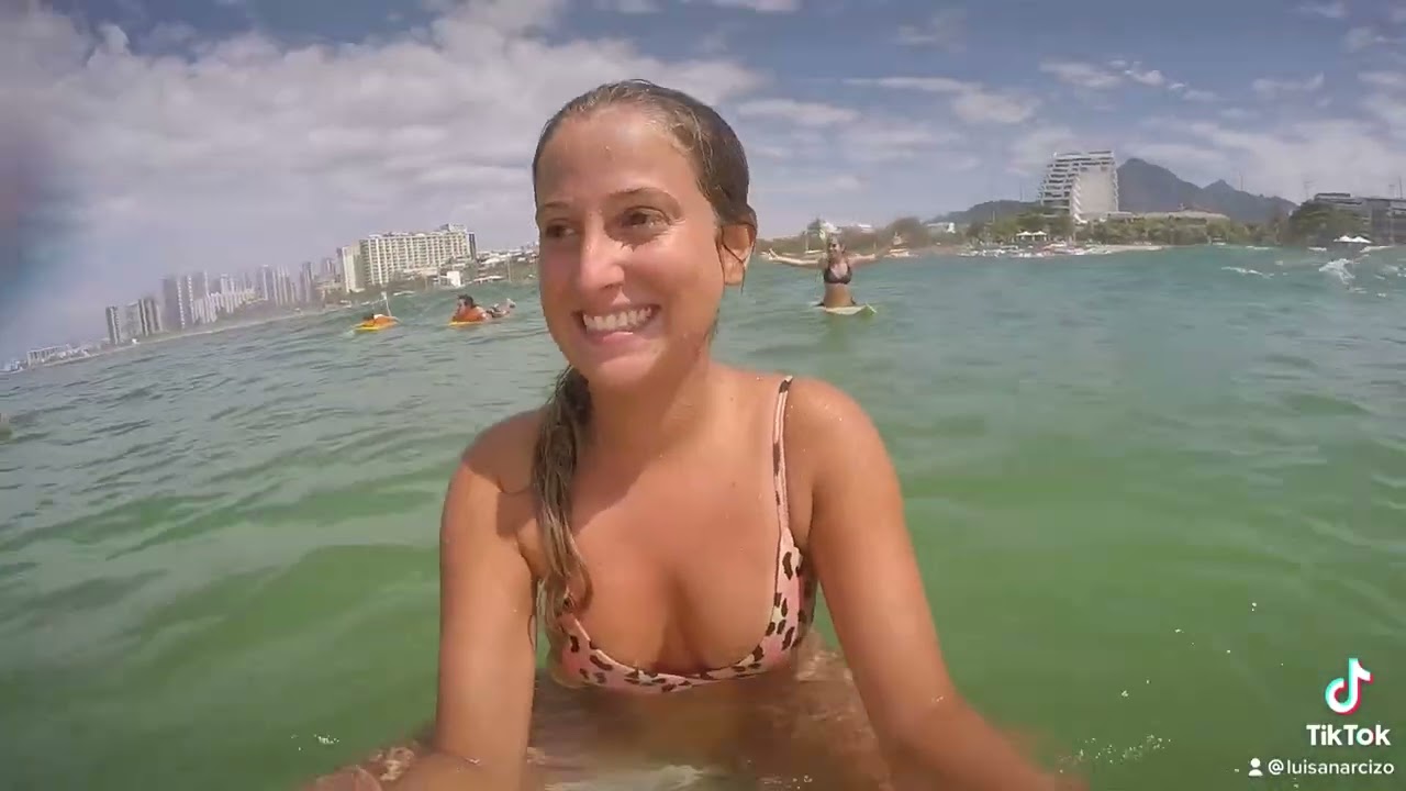 Atriz Luisa Narcizo Surfando