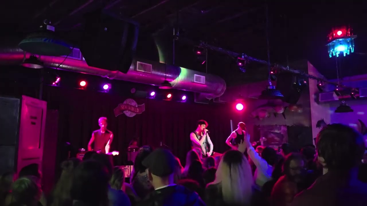 Model/Actriz - Acid Rain (live)