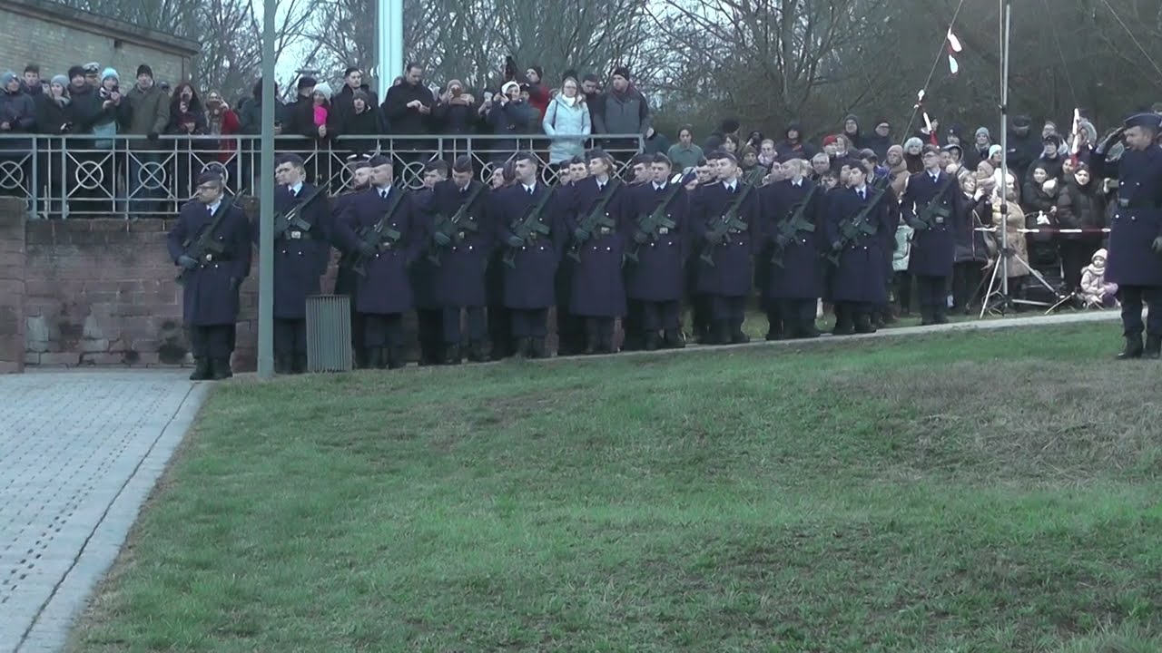 Einmarsch HMusKorps Koblenz mit Ehrenformation zum Gelöbnis 7.12.23 in Germersheim Teil 2/8