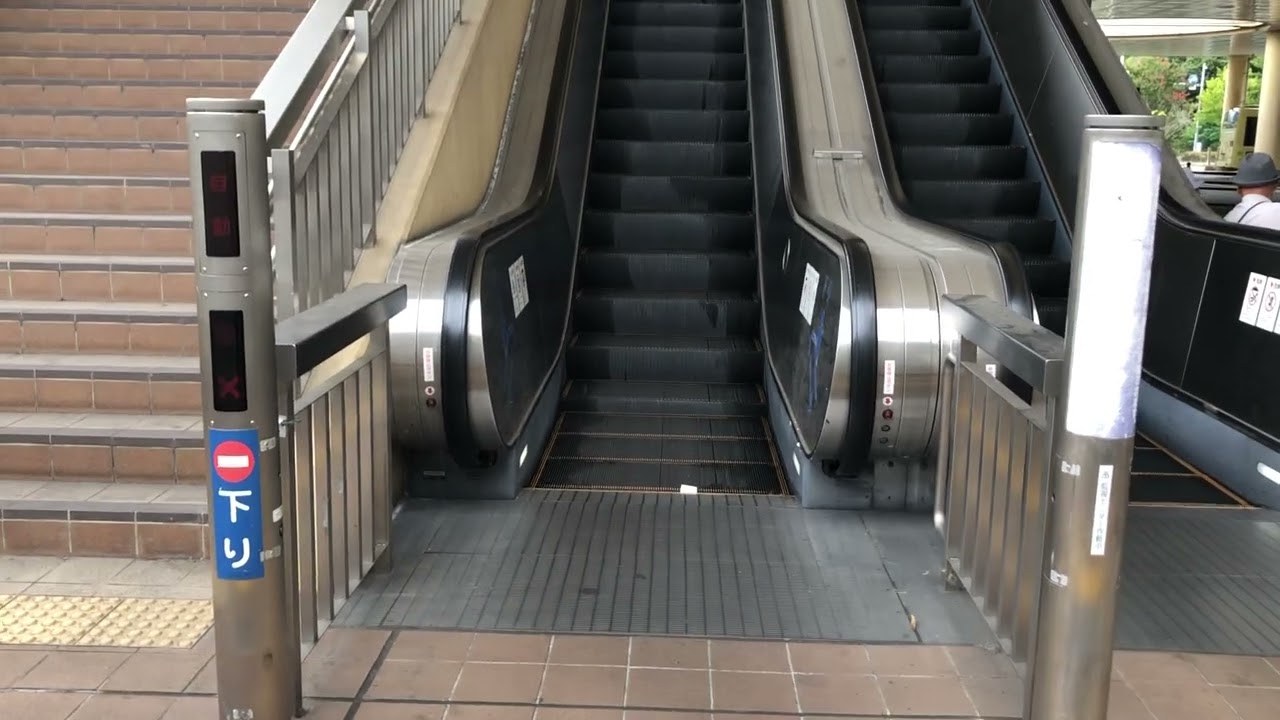 【逆走防止ブザー】泉北高速鉄道泉ヶ丘駅の広場のエスカレーターその2