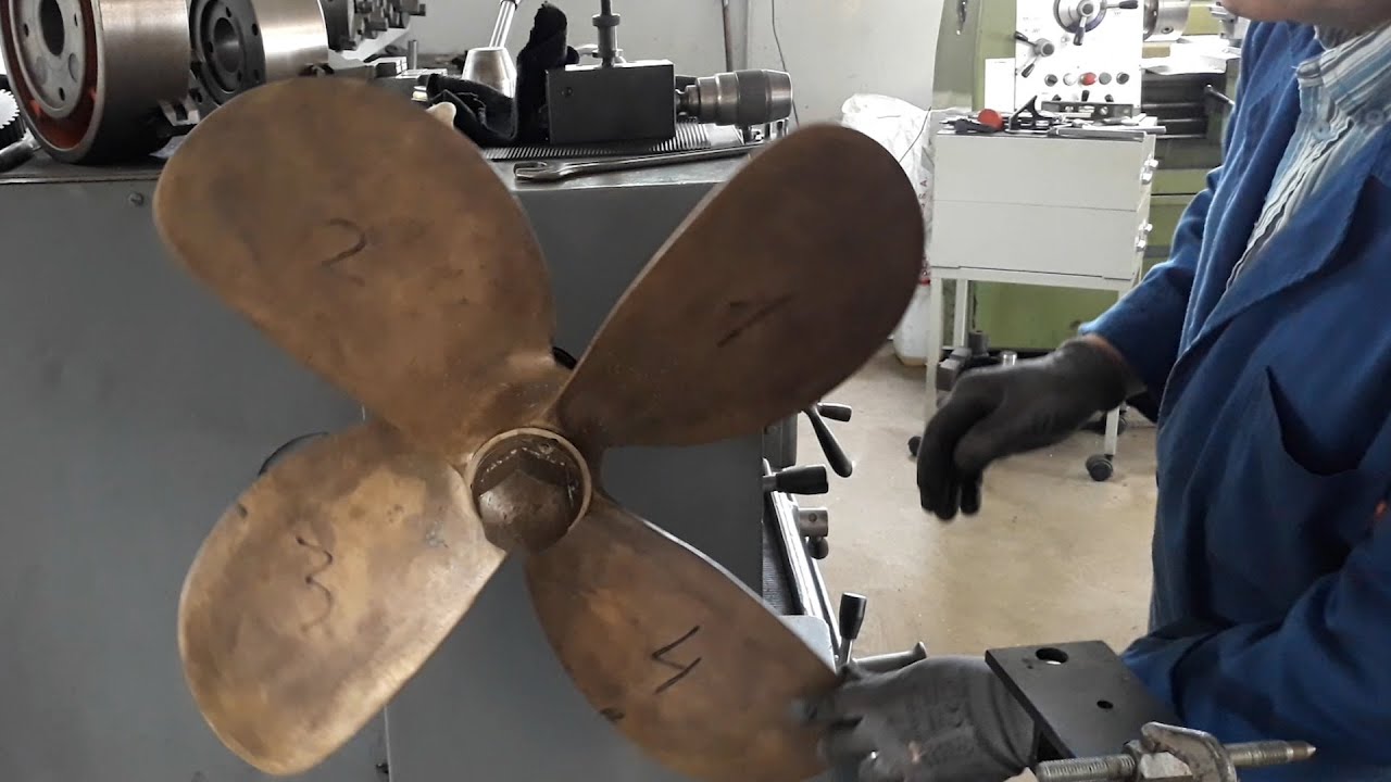Como desempenar a hélice de barco de pesca no Torno - Fishing boat propeller repair