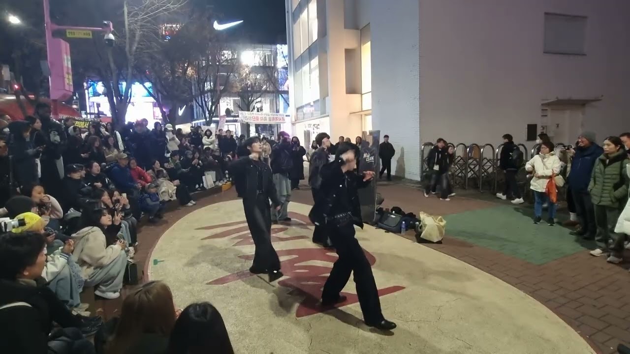 25.12.1 MOOEAN공연 걷고싶은거리 홍대버스킹 DANCETEAM MOOEAN(모션) by startBig