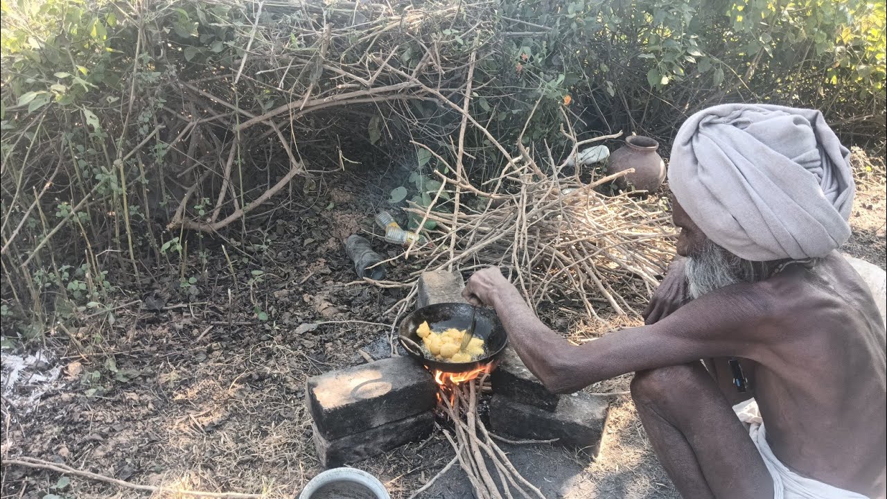 चित्रकूट के जंगल में सिद्ध संत के धूने की सात्विक पूड़ी सब्जी की प्रसादी