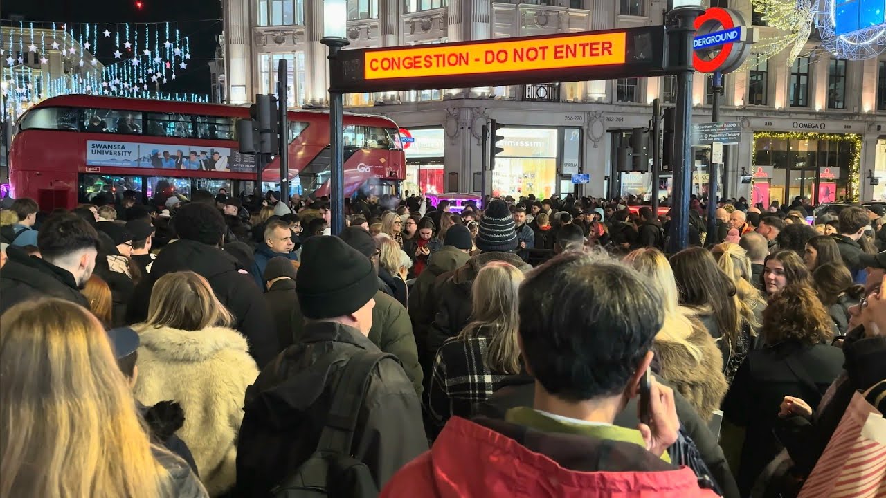 🇬🇧🎄🎅 CENTRAL LONDON WALK, OVERCROWDING, ALL TUBE STATIONS CLOSED, AVOID!!! 14th of DEC 2024, 4K HDR