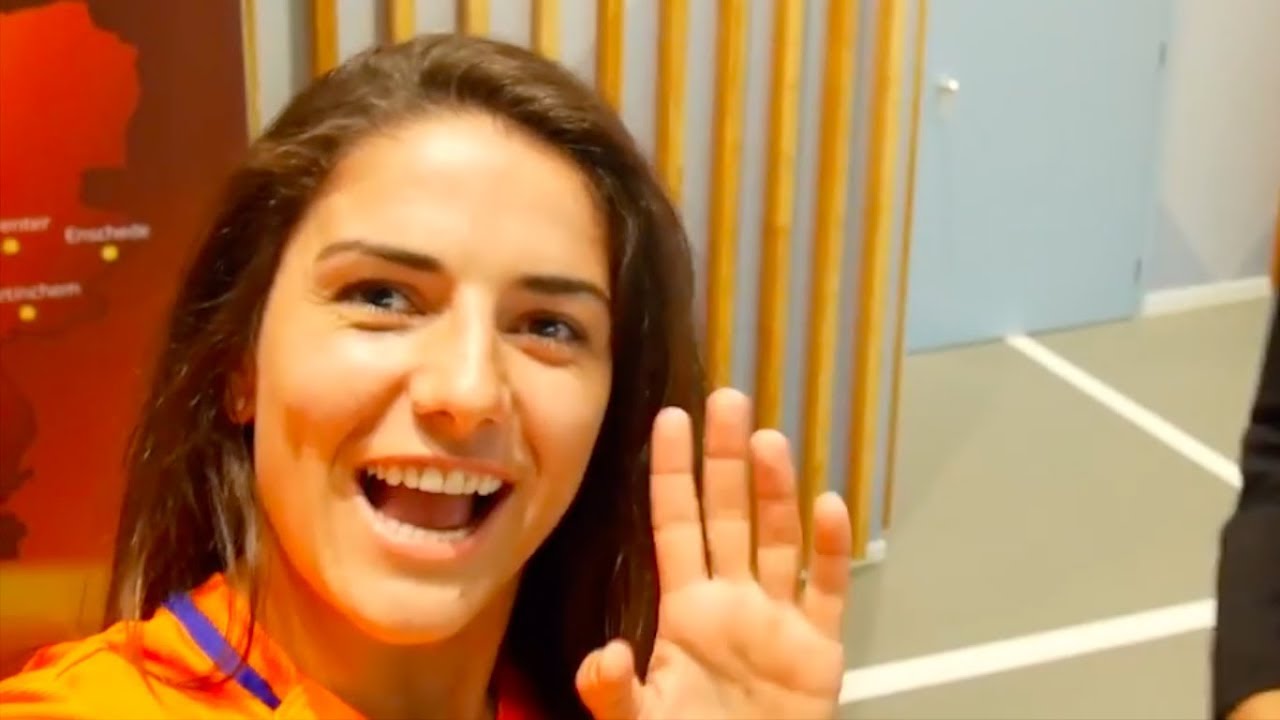 daniëlle van de donk being chaotic (once more) for 4 minutes and 54 seconds