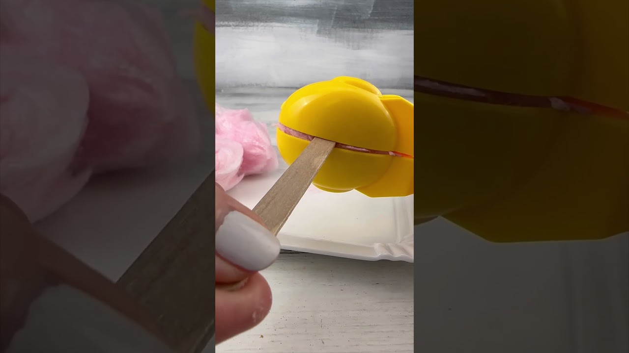 How to make beautiful cotton candy pops - duck shaped strawberry cotton candy #cottoncandy #diy