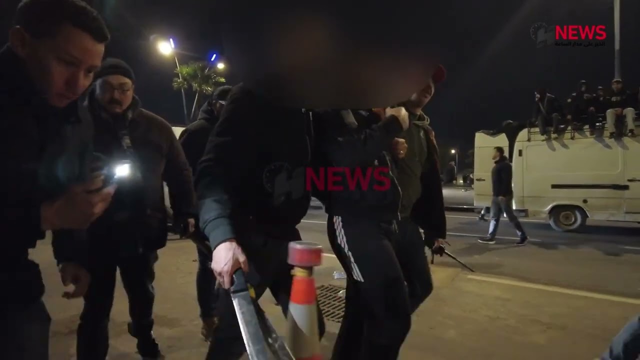 الأمن يطارد مشجعي الجيش الملكي بعد حجز مواد محظورة وسيوفا قبل دخول مباراة الفريق ضد الوداد بدونور