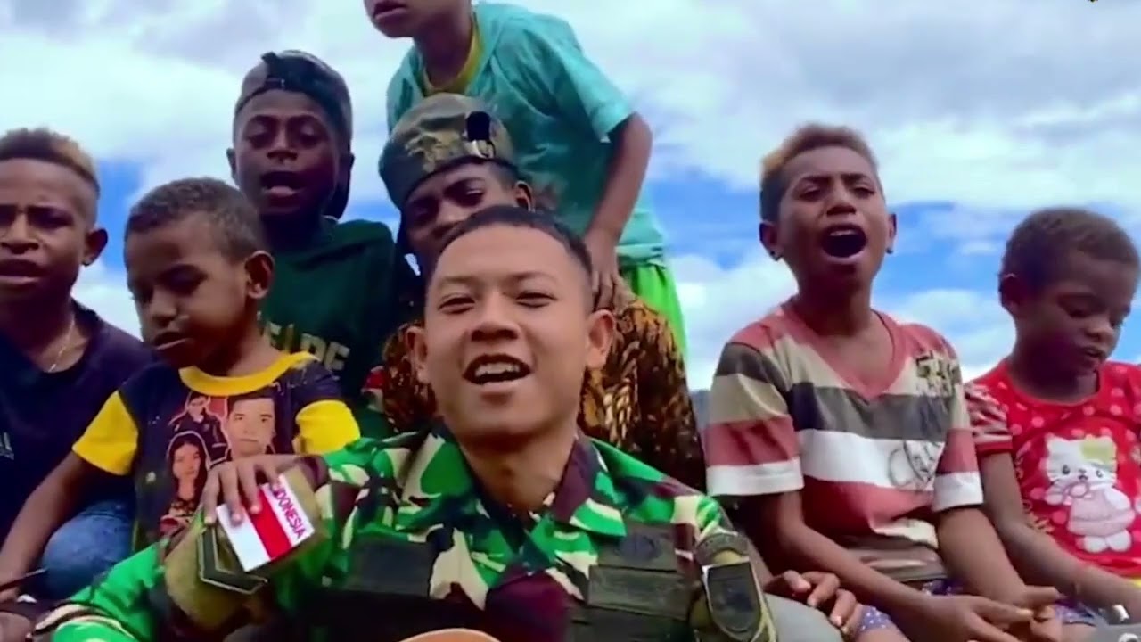Kasih Sayang TNI AD untuk Anak-Anak Papua