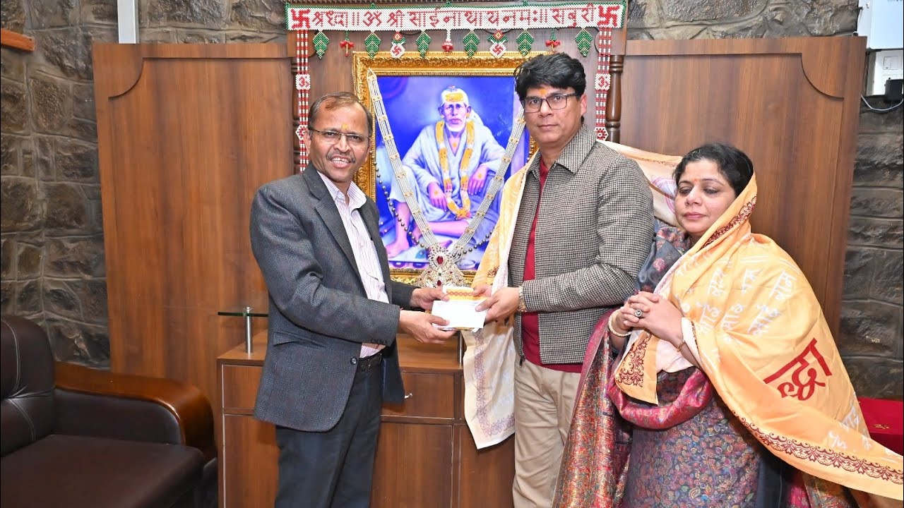 🔴 BREAKING NEWS | शिर्डी में अनूठी भक्ति, साईं बाबा को अर्पित हुआ 80 लाख का स्वर्ण-हीरा जड़ित मुकुट