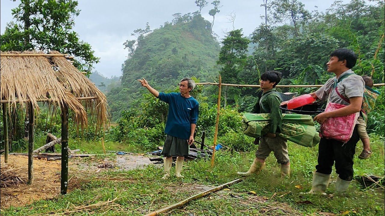The kind man took two poor fathers to live in his abandoned house - Lý Khang
