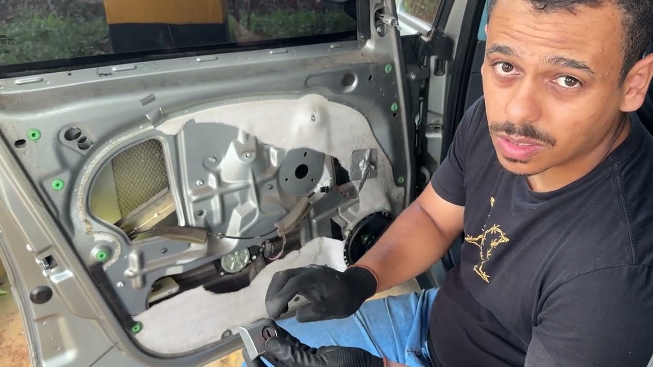 REMOÇÃO E INSTALAÇÃO DA MAÇANETA DIANTEIRA FIAT IDEA