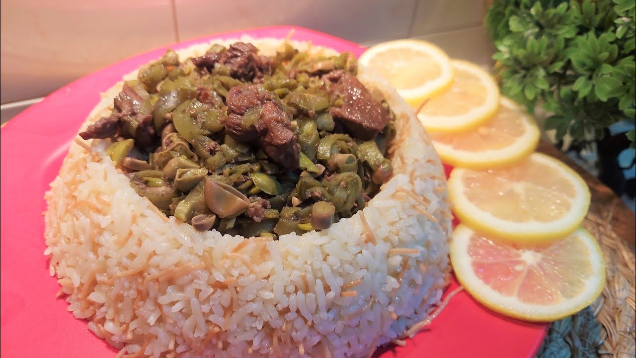 من اكلات التراث السوري الحلبي الفول الاخضر باللحمة مع الرز بالشعيرية اكلة فعلا مافي اطيب من هيك