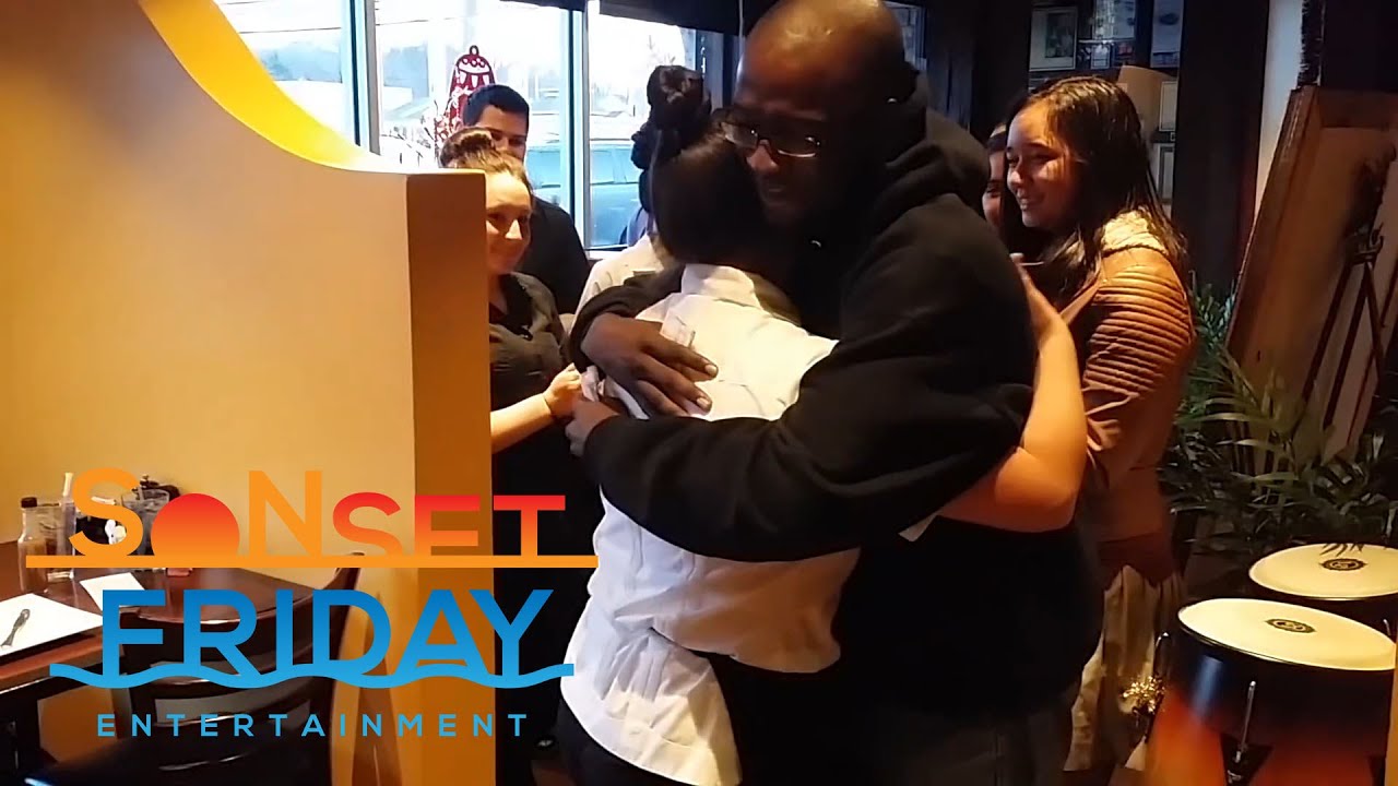 Tipping a Waitress 200 Dollars (MUST WATCH)