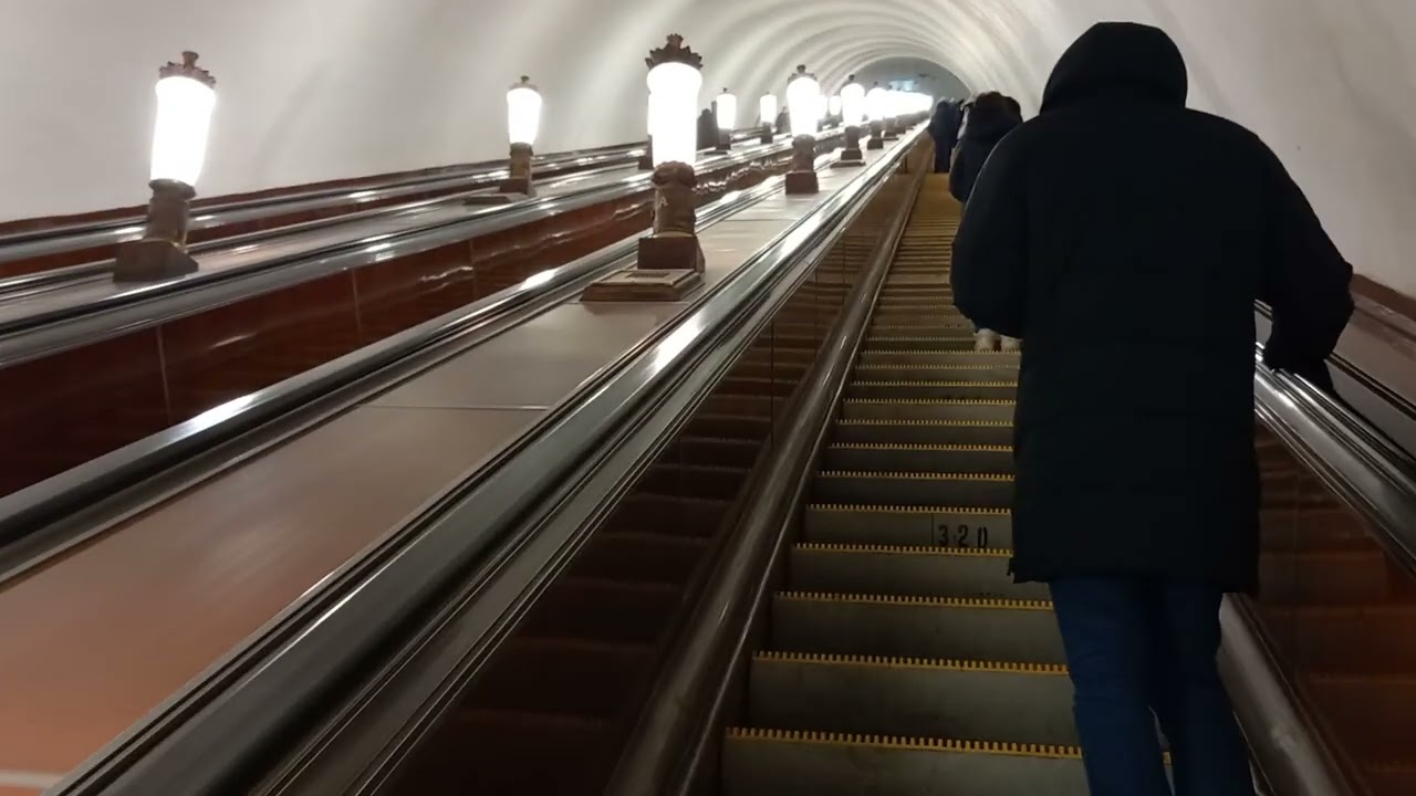 метро Октябрьская с Кольцевой на радиальную и выход