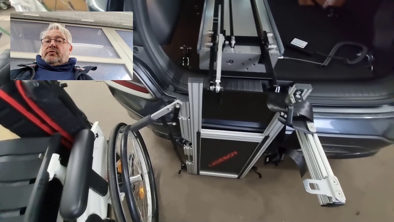 Rollstuhlverladung mit Ladeboy