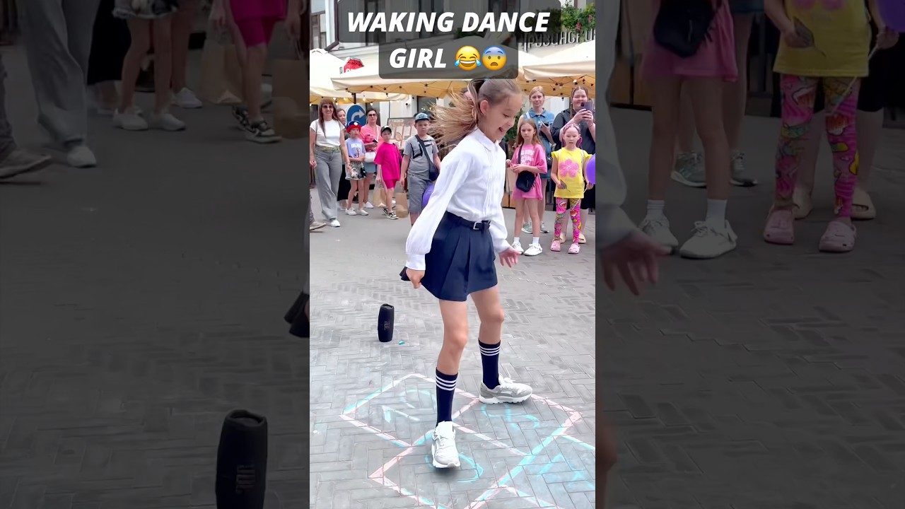 WALKING DANCE SHUFFLE 😂😍 !!