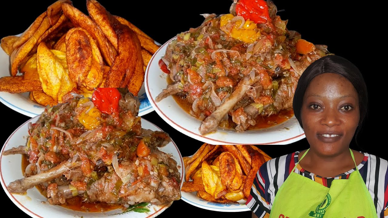 Rôti De  Viande De Brousse Accompagnée Des Frites De Plantain Mûr Et Pain