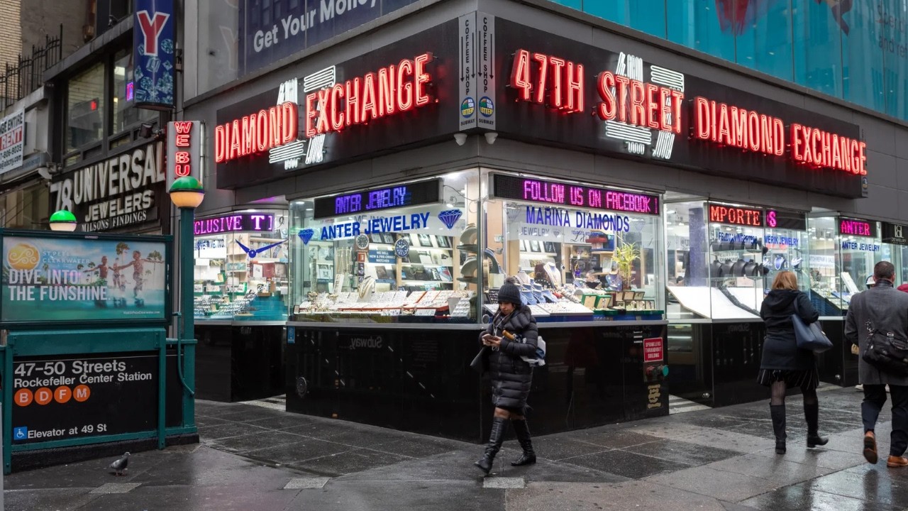 Diamond District in Manhattan, New York #newyork #manhattan #diamond