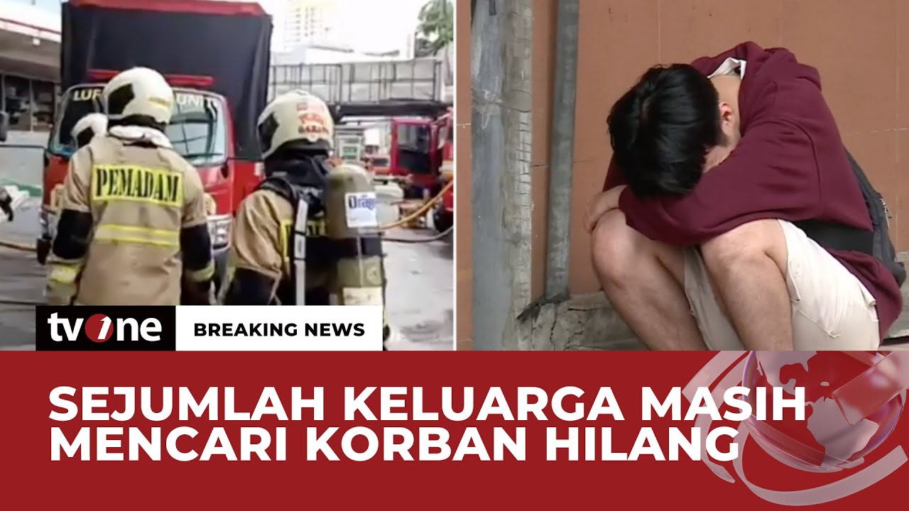 Keluarga Korban Menunggu Proses Evakuasi Korban Kebakaran di Glodok Plaza | Breaking News tvOne