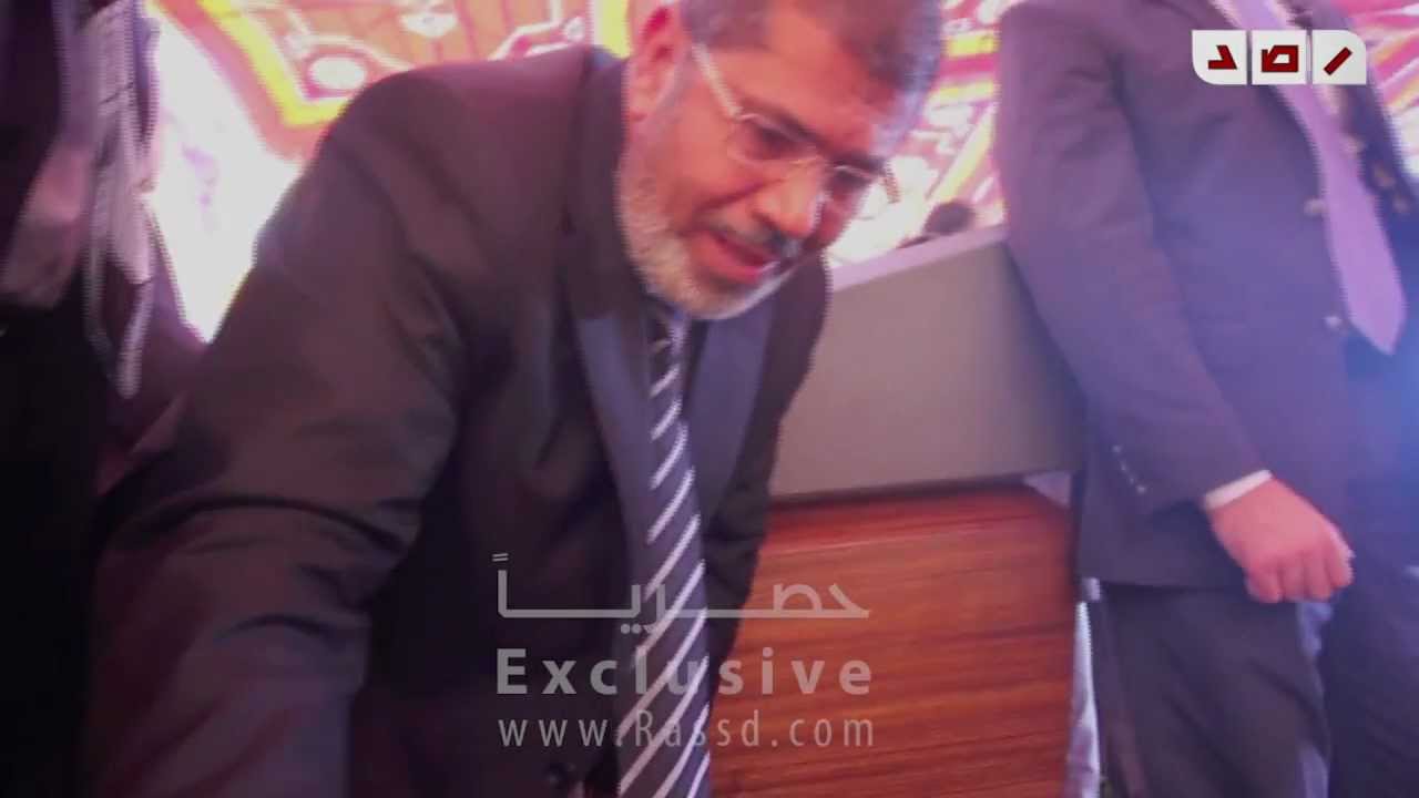 رصد | طفلة تصمم على مقابلة الرئيس محمد مرسي وتقابله