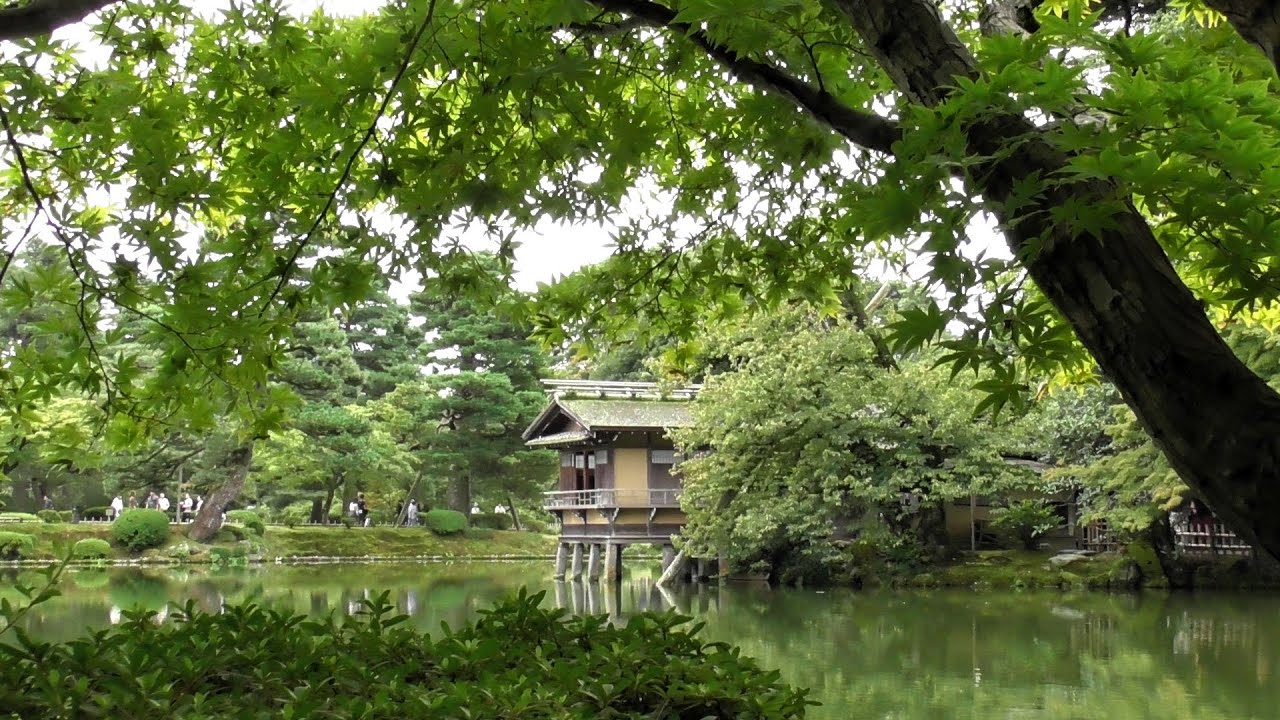 雨にも歓迎されながら、兼六園を散策する テーク2子さん 　パート２　2025年10月