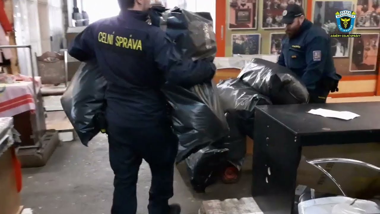 VELKÁ RAZIE CELNÍKŮ A ČOI V TRŽNICI SAPA