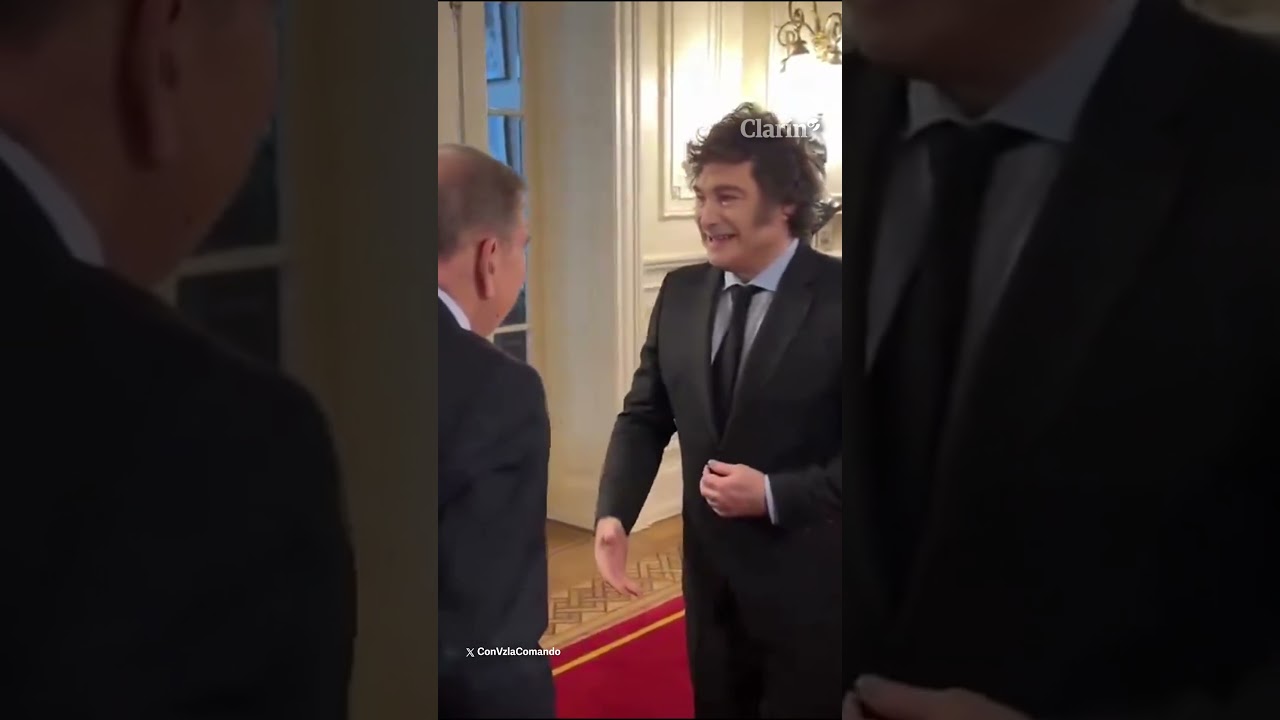 El momento del saludo entre Javier Milei y Edmundo Gonz&aacute;lez Urrutia