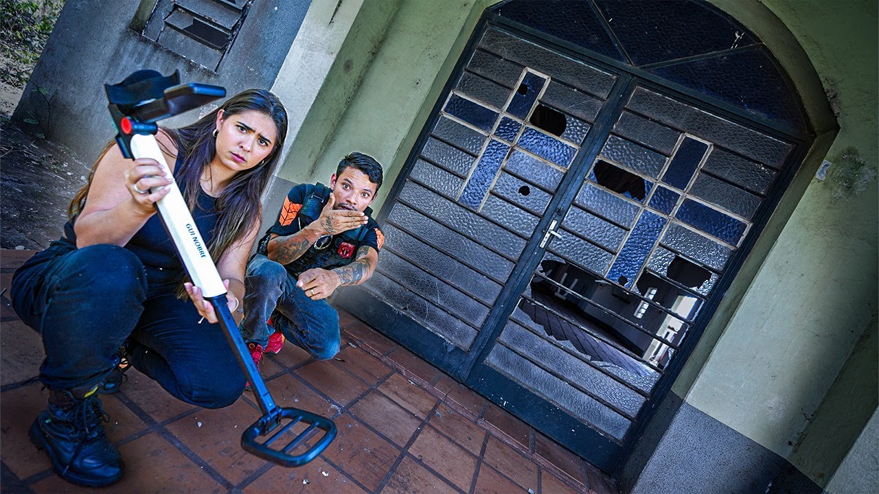 O SINO DA IGREJA ESTA EM ALGUM LUGAR AQUI!!