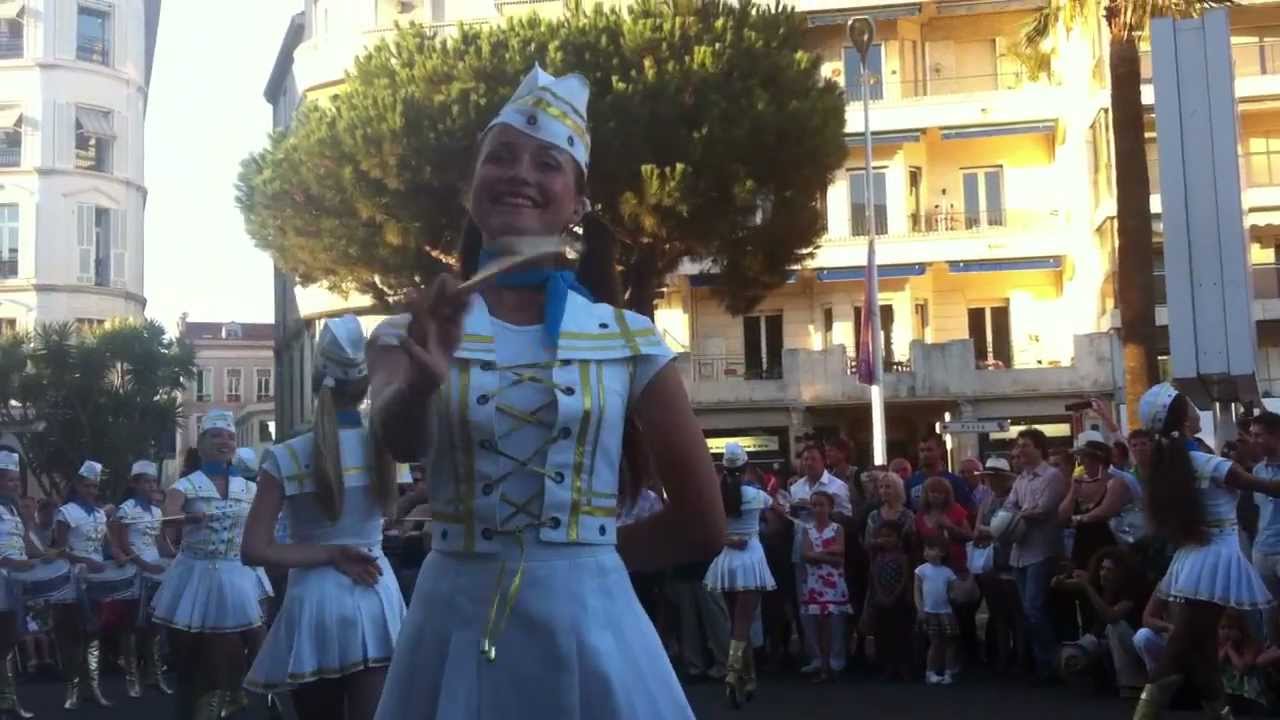 Cannes -Majorettes russes _ Beriozka Orchestre Folkorique Russe