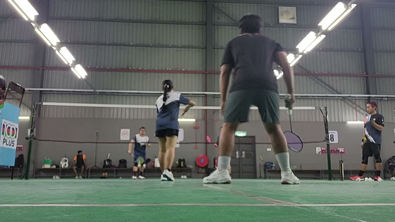 Meet up badminton ,east shuttles group at Tiara  Sports World at johor baruh  Malaysia 🏸🏸🏸