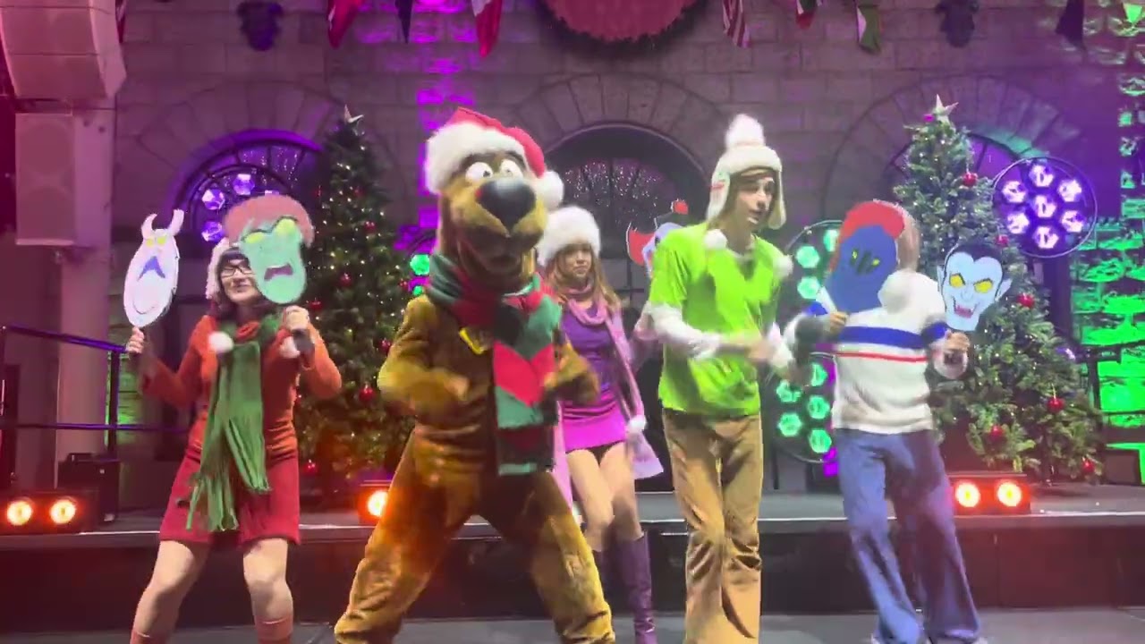 Scooby Doo with Monsters White Christmas Movieworld Australia